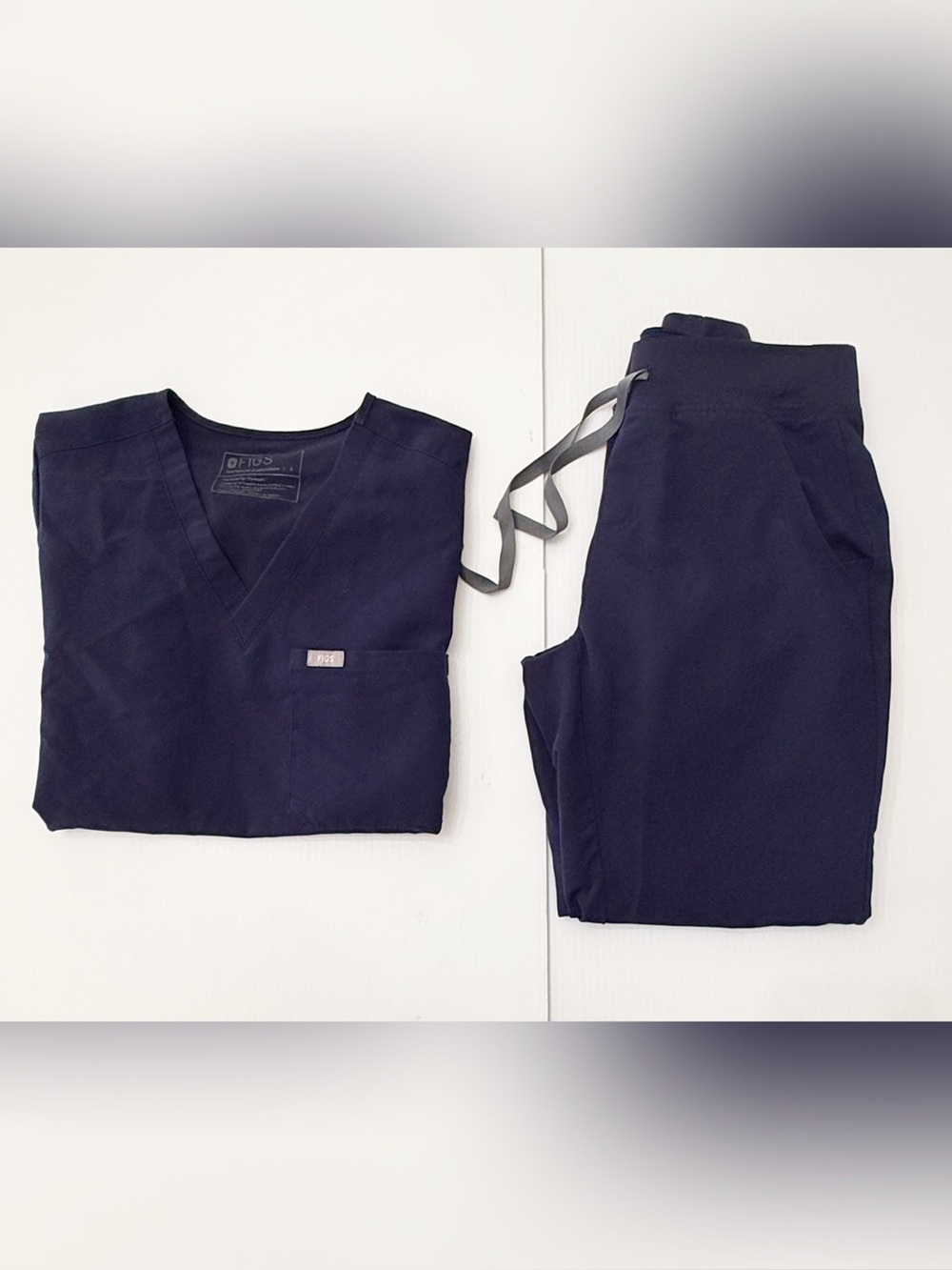 Figs Navy Scrub Set - Catarina Top - Zamora Jogger Scrub Pants Size- Small